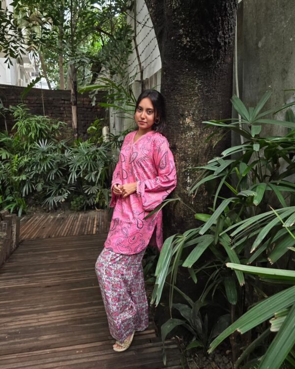 Gulabi Grace